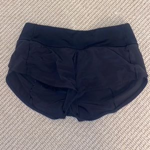 Black lululemon shorts 2.5 in